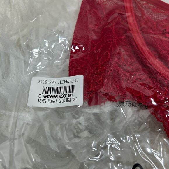 Frederick's of Hollywood Red Lace Bra & Panty Set NWT Crotchless Cheeky Lingerie - Picture 8 of 11